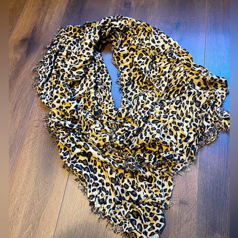 Leopard print scarf with fringe